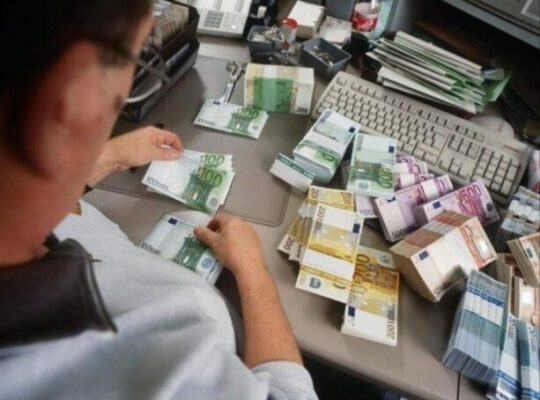 Hallo an alle, die einen Studienkredit oder einen Kredit zur Verwirklichung ihre